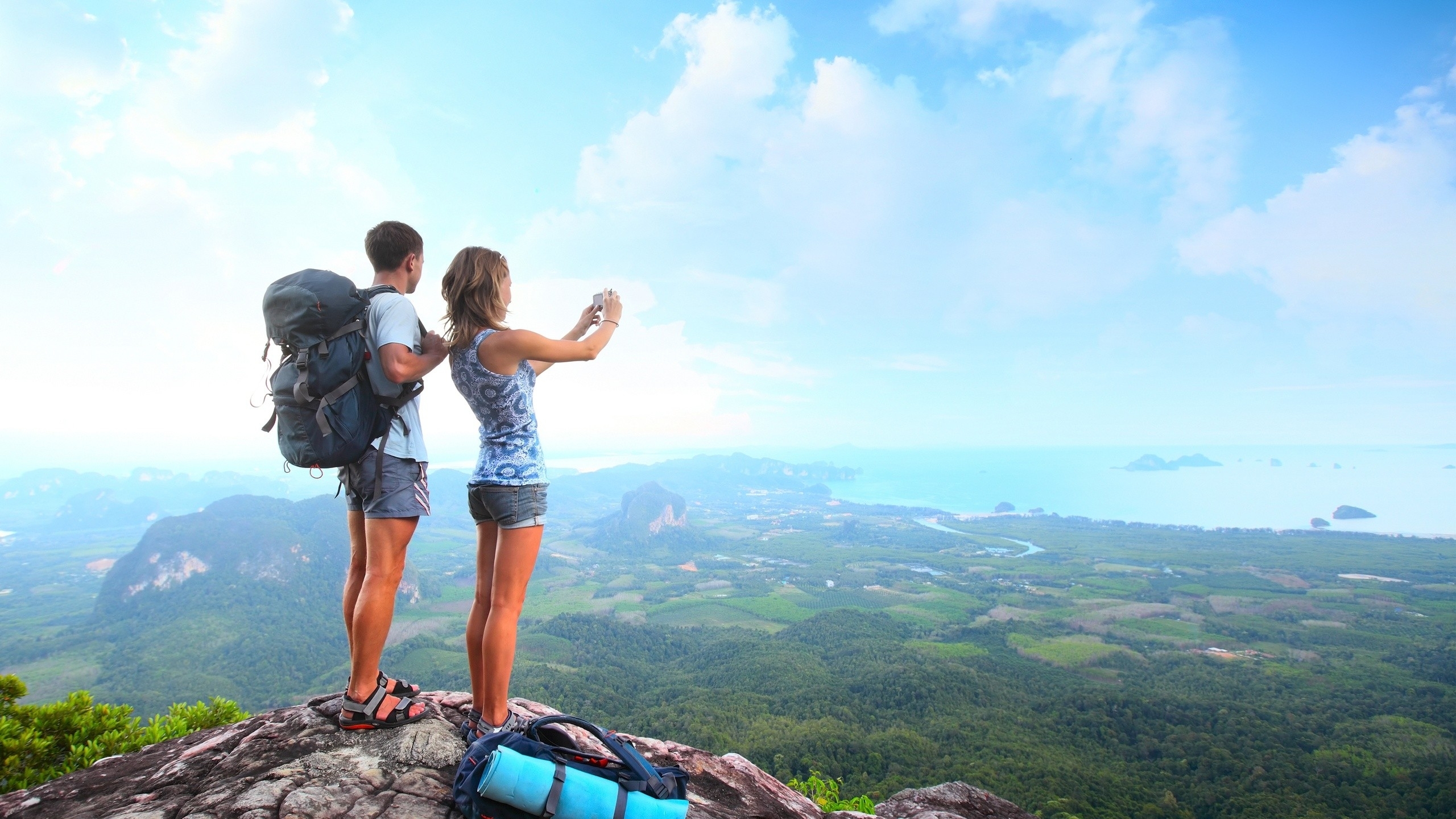 Connected travel: the mobile, digital, all-knowing travel agent